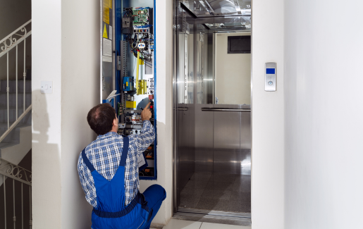 Liftu un cēlējplatformu operators 4 st.